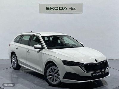 Usado Skoda Octavia Ambition 131 CV (96 kW) 2024 Blanco Familiar