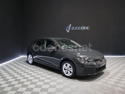 Gris / plata Usado 2022 VW Golf VIII Life Berlina | 21.990 € (Precio justo)