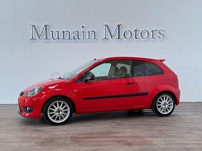 Usado Ford Fiesta Sport 90 CV (66 kW) 2006 Rojo Utilitario
