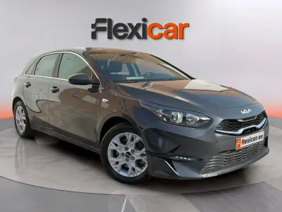Usado Kia Ceed 136 CV (100 kW) 2023 Amarillo Utilitario