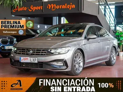 Usado VW Passat R-line 150 CV (110 kW) 2022 Gris / plata Familiar