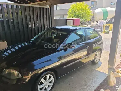Usado Seat Ibiza Sport 75 CV (55 kW) 2004 Negro Utilitario