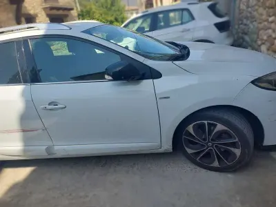 Usado Renault Mégane GrandTour Bose Edition 110 CV (80 kW) 2014 Blanco Familiar