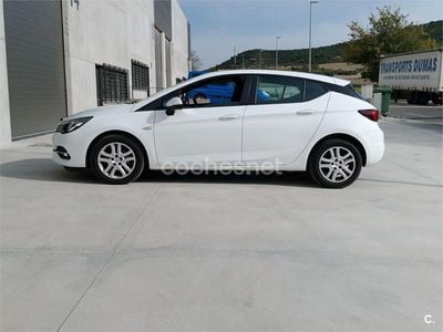 Używany Opel Astra Selective 110 KM (80 kW) 2018 Biały Sedan/Limuzyna