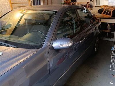 Usado Mercedes E280 Classic 190 CV (139 kW) 2005 Azul Familiar