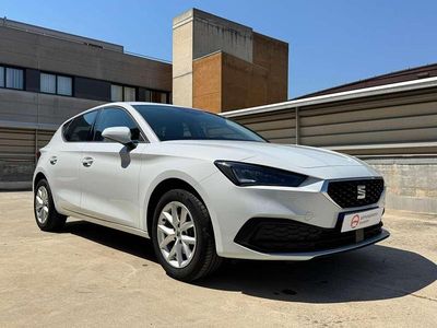 Usado Seat Leon Style 116 CV (85 kW) 2021 Blanco SUV