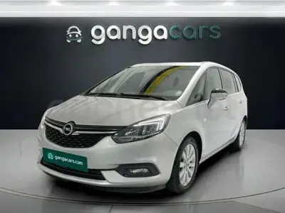 Usado Opel Zafira Tourer Selective 140 CV (102 kW) 2018 Gris / plata Monovolumen