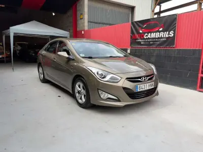 Usado Hyundai i40 116 CV (85 kW) 2013 Beige Berlina