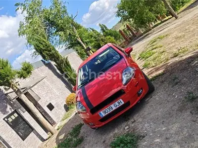 Usado Fiat Grande Punto Sport 90 CV (66 kW) 2008 Rojo Utilitario