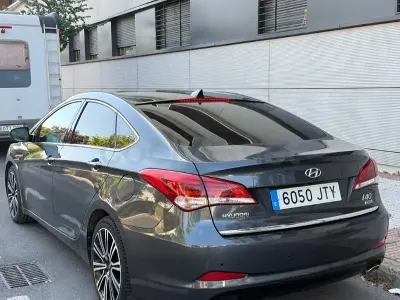 Usado Hyundai i40 Style 141 CV (103 kW) 2016 Negro Berlina