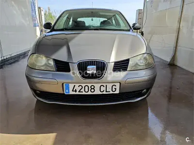 Usado Seat Ibiza Reference 75 CV (55 kW) 2003 Gris / plata Utilitario