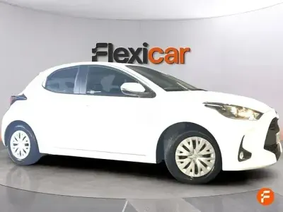 Usado Toyota Yaris Comfort 72 CV (52 kW) 2023 Blanco Utilitario