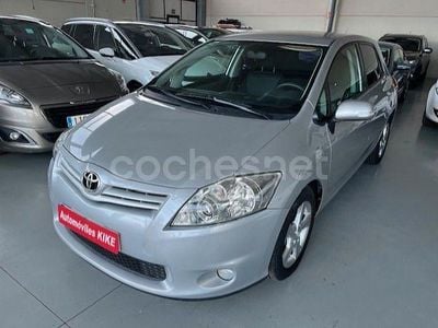 Gris / plata Usado 2011 Toyota Auris Active Berlina | 6900 € (Precio justo)