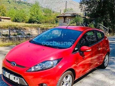 Rojo Usado 2010 Ford Fiesta Trend Berlina | 6000 € (Un poco caro)