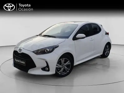 Usado Toyota Yaris Hybrid Active 116 CV (85 kW) 2024 Blanco Berlina