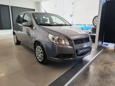 Usado Chevrolet Aveo LS 84 CV (61 kW) 2009 Gris / plata Berlina