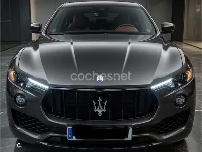 Usado Maserati Levante 430 CV (316 kW) 2018 Gris / plata SUV