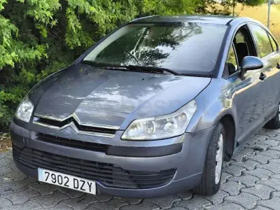 Usado Citroën C4 92 CV (67 kW) 2006 Azul Berlina