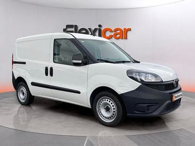 Usado Fiat Doblò Easy 120 CV (88 kW) 2018 Blanco Monovolumen