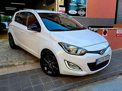 Usado Hyundai i20 86 CV (63 kW) 2014 Blanco Utilitario