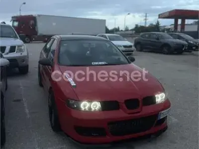 Usado Seat Leon Sport 150 CV (110 kW) 2004 Rojo Utilitario