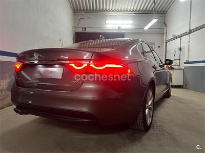 Usado Jaguar XF Prestige 180 CV (132 kW) 2017 Gris / plata Berlina