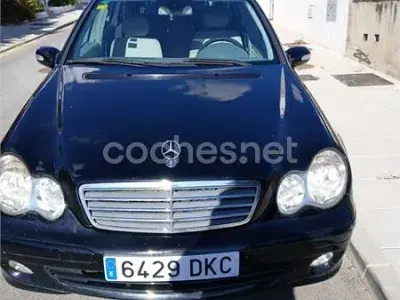 Usado Mercedes C220 Classic 150 CV (110 kW) 2005 Negro Familiar