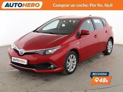 Używany Toyota Auris Hybrid Edition 136 KM (100 kW) 2015 Czerwony Sedan/Limuzyna