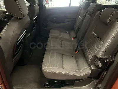 Usado Ford Grand Tourneo Connect Titanium 115 CV (84 kW) 2015 Marrón Monovolumen