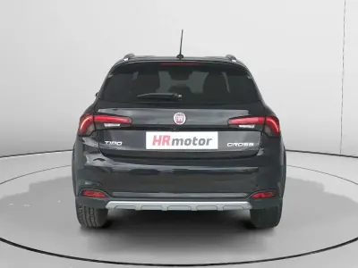 Używany Fiat Tipo Cross 101 KM (74 kW) 2021 Czarny Sedan/Limuzyna