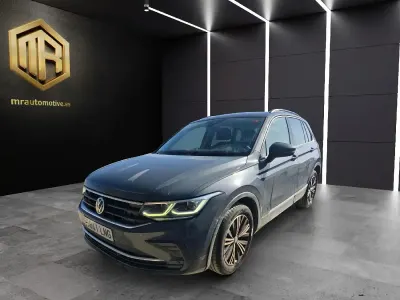 Usado VW Tiguan Life 150 CV (110 kW) 2021 Gris metalizado SUV