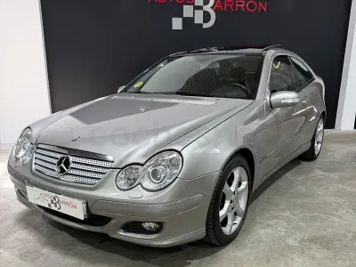 Usado Mercedes C220 Sport Edition 150 CV (110 kW) 2006 Beige Berlina