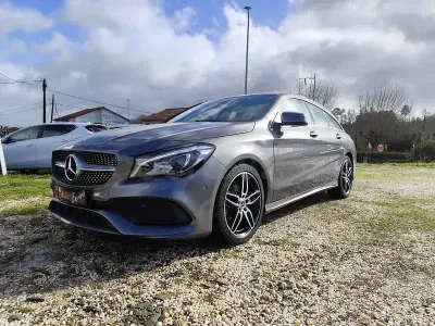 Usado Mercedes CLA200 Shooting Brake 150 CV (110 kW) 2019 Gris / plata Familiar