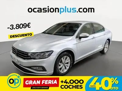 Usado VW Passat Business 122 CV (89 kW) 2022 Gris Familiar