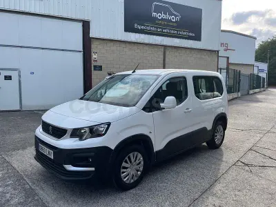 Usado Citroën Berlingo Feel 100 CV (73 kW) 2022 Blanco Monovolumen