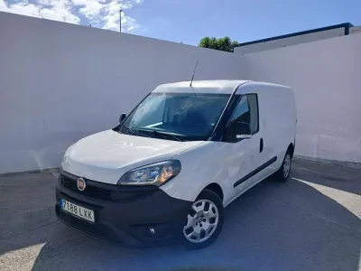 Usado Fiat Doblò 106 CV (77 kW) 2022 Blanco Monovolumen