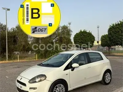 Usado Fiat Punto Pop 75 CV (55 kW) 2012 Blanco Utilitario