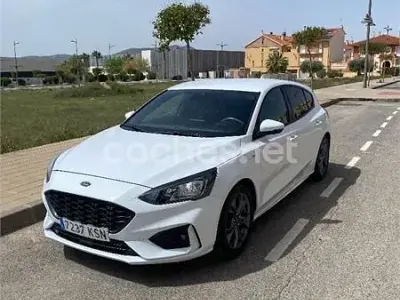 Usado Ford Focus ST-Line 125 CV (91 kW) 2018 Blanco Berlina