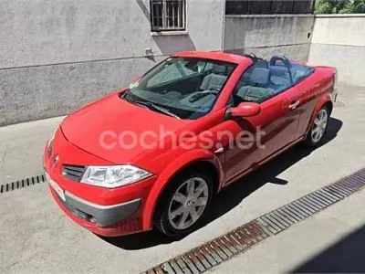 Usado Renault Mégane Cabriolet Dynamique 130 CV (95 kW) 2007 Rojo Descapotable