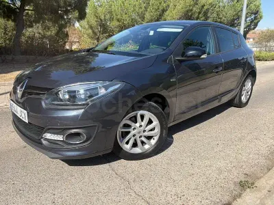 Usado Renault Mégane III LIMITED 115 CV (84 kW) 2015 Negro Berlina