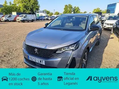 Usado Peugeot 5008 Allure 131 CV (96 kW) 2022 Gris SUV