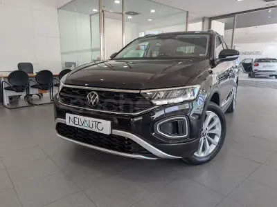 Usado VW T-Roc Life 150 CV (110 kW) 2023 Negro SUV