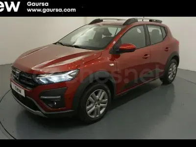 Usado Dacia Sandero Comfort 91 CV (66 kW) 2022 Rojo Berlina