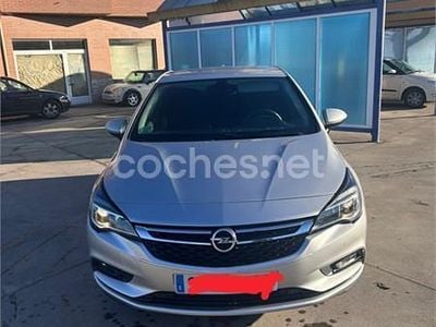 Usado Opel Astra Excellence 136 CV (100 kW) 2017 Gris / plata Berlina
