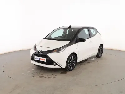 Usado Toyota Aygo X-play 70 CV (51 kW) 2016 Blanco Utilitario