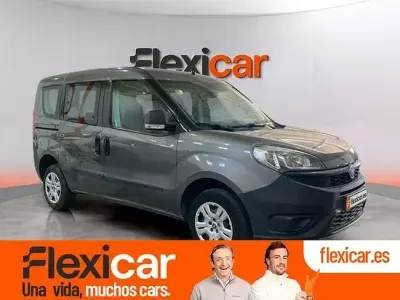 Usado Fiat Doblò Easy 105 CV (77 kW) 2016 Marrón Monovolumen