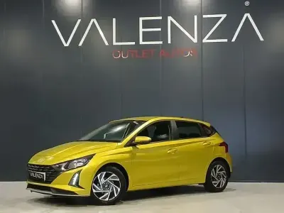Usado Hyundai i20 84 CV (61 kW) 2025 Amarillo Utilitario
