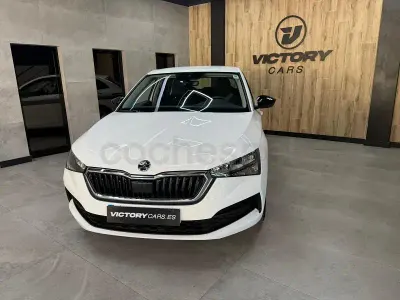 Usado Skoda Scala Active 95 CV (69 kW) 2022 Blanco Utilitario