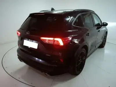 Usado Ford Kuga ST-Line 226 CV (166 kW) 2023 Negro SUV