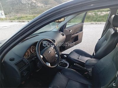 Usado Ford Mondeo Ghia 170 CV (125 kW) 2003 Negro Berlina